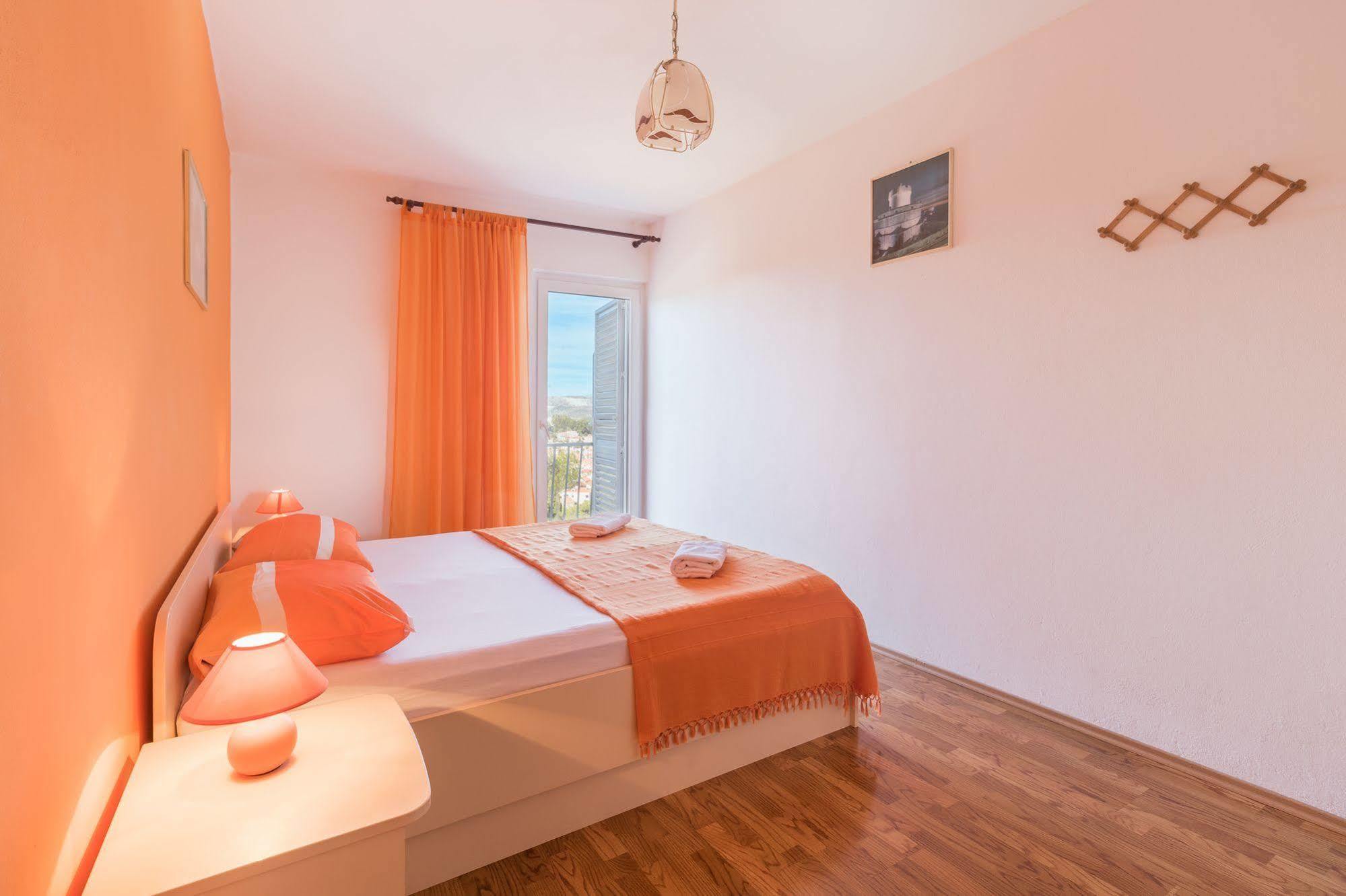 Guest house Pansion Lovac 3*
