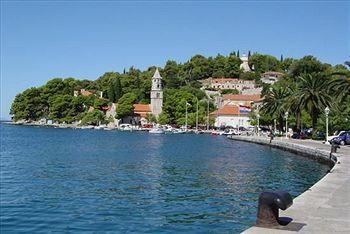 Pansion Lovac 3* Cavtat